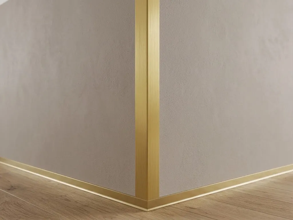 Narożnik wykończeniowy zewnętrzny złoty szczotkowany 270 cm x 2 cm x 2 cm